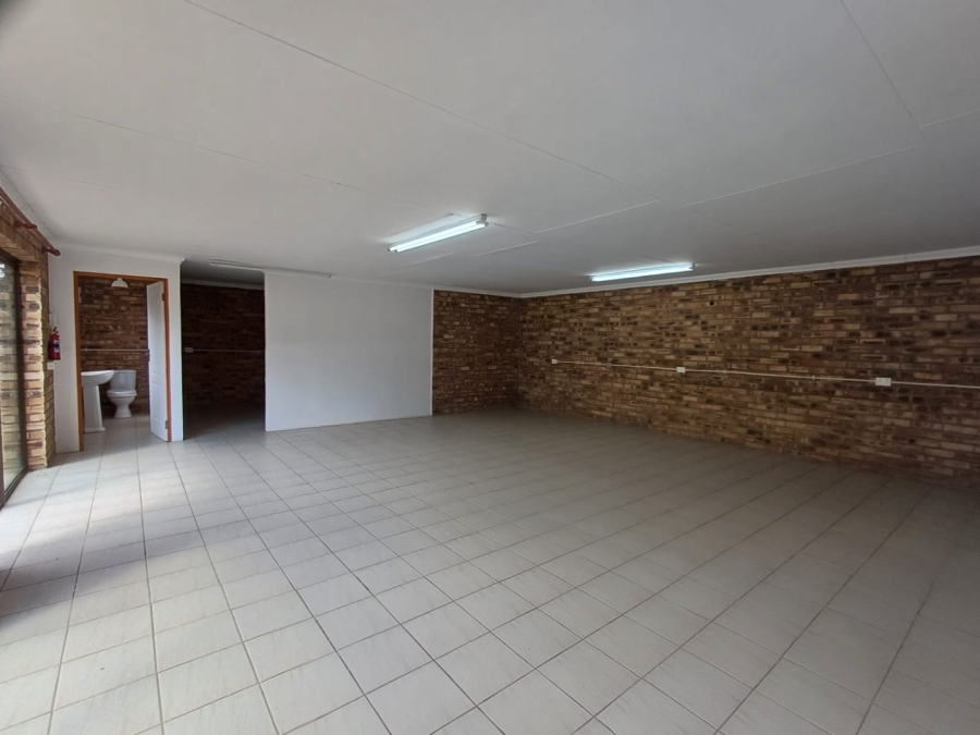 4 Bedroom Property for Sale in Flamwood North West